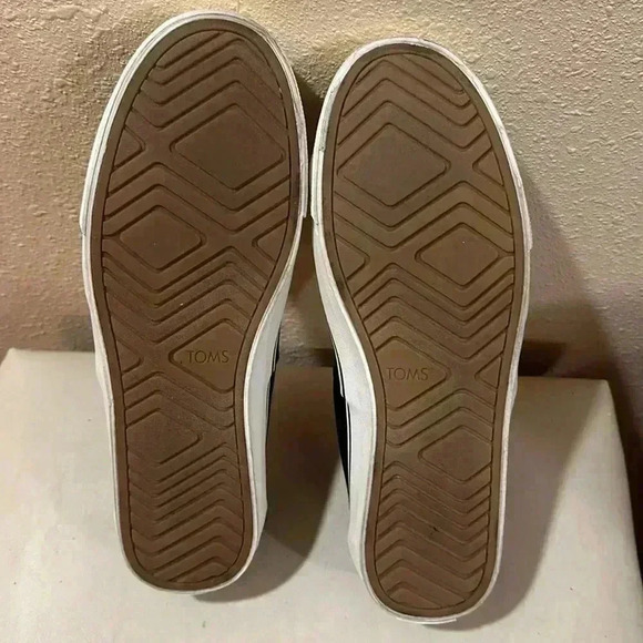 Tom’s slip on loafers size 11 - Picture 5 of 6